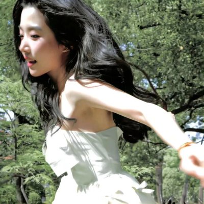 咖啡馆里的女孩